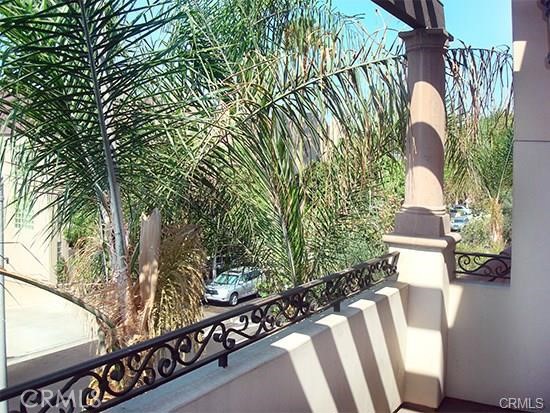 Detail Gallery Image 9 of 19 For 10640 Woodbridge St Ph2,  Toluca Lake,  CA 91602 - 3 Beds | 2/1 Baths