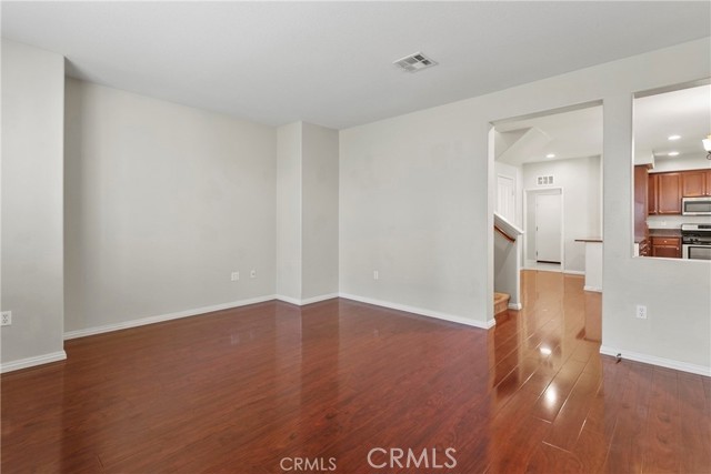 Detail Gallery Image 2 of 22 For 425 Merced, Corona,  CA 92878 - 4 Beds | 3 Baths