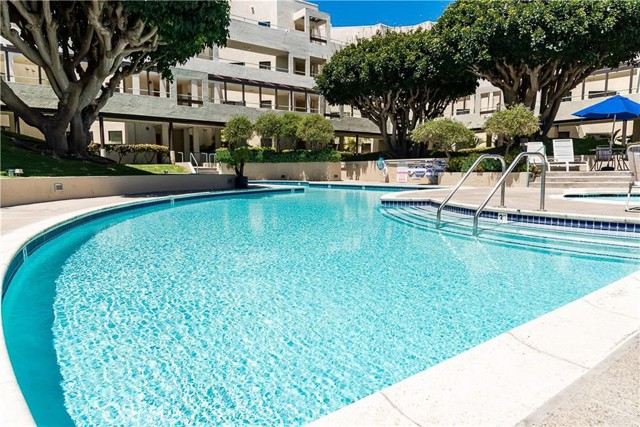 520 The Village, Redondo Beach, California 90277, 2 Bedrooms Bedrooms, ,2 BathroomsBathrooms,Residential,For Sale,The Village,PV25167239