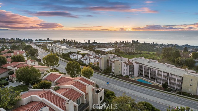 19 Coraltree Lane, Rolling Hills Estates CA: https://media.crmls.org/medias/87e01d9a-eb5d-4dca-aee5-94975068c7af.jpg