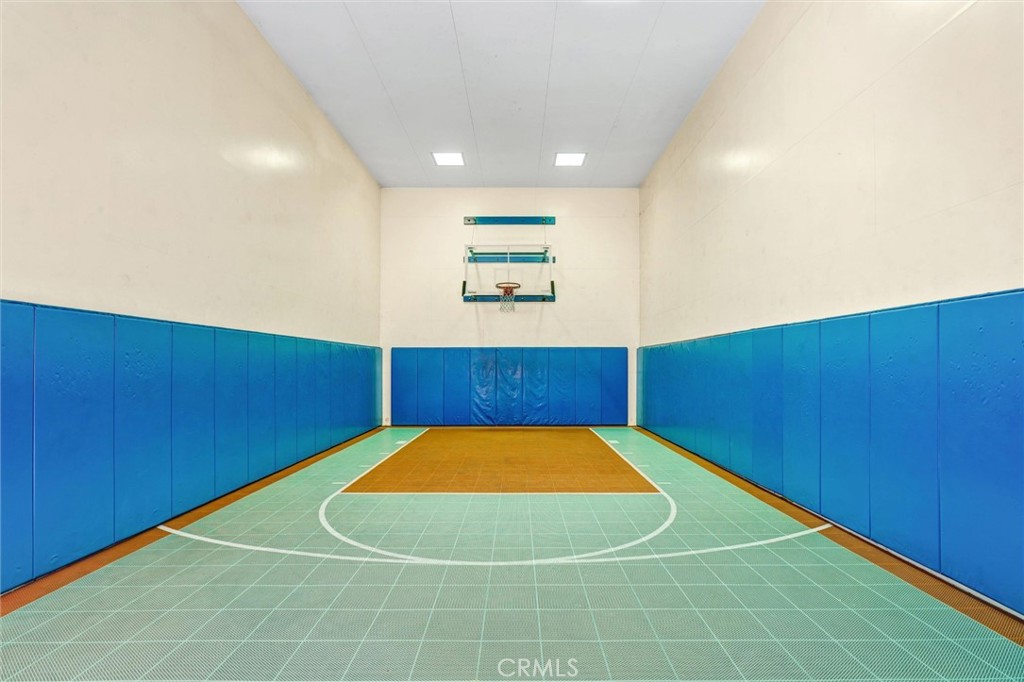 https://media.crmls.org/medias/87e04518-a0ca-4c8c-828a-ff089017a087.jpg?preset=X-Large