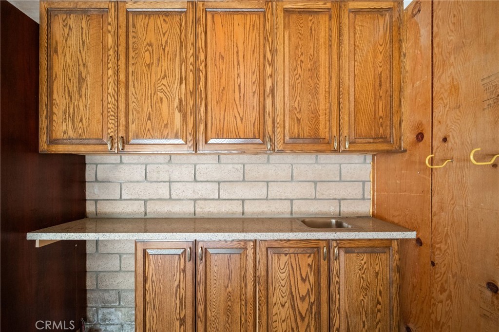 https://media.crmls.org/medias/87e0463e-a287-4d87-a79d-ac02c6839d14.jpg?preset=X-Large