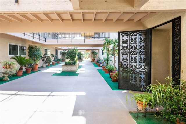 Detail Gallery Image 4 of 72 For 5511 Paseo Del Lago 1c,  Laguna Woods,  CA 92637 - 2 Beds | 2 Baths