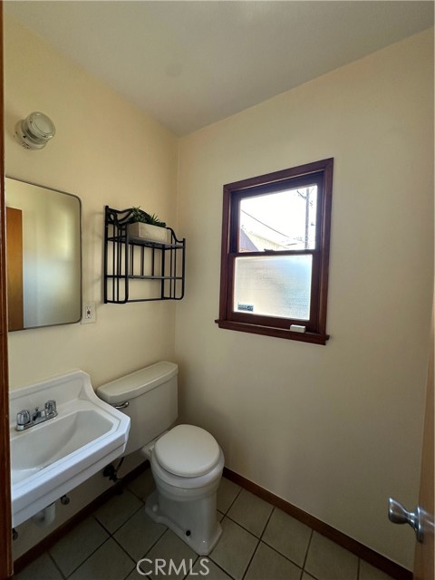 Detail Gallery Image 9 of 25 For 12627 Manor Dr, Hawthorne,  CA 90250 - 2 Beds | 1/1 Baths