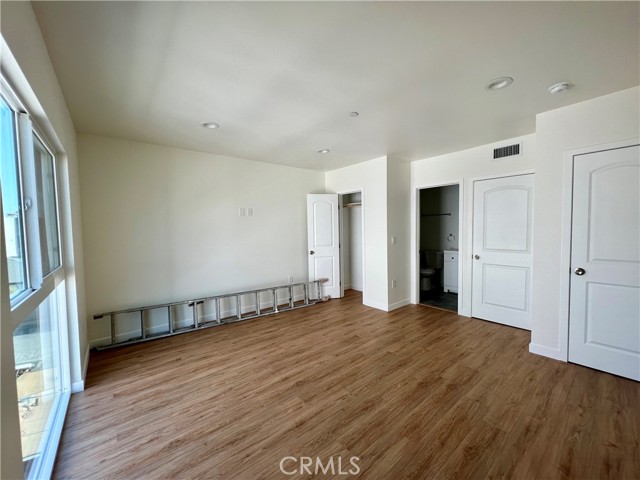 Detail Gallery Image 17 of 18 For 2418 Carmona Ave, Los Angeles,  CA 90016 - 3 Beds | 4/1 Baths