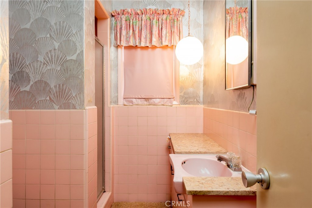 https://media.crmls.org/medias/87e2ad01-be9d-4e06-aaee-a13014b8f119.jpg?preset=X-Large
