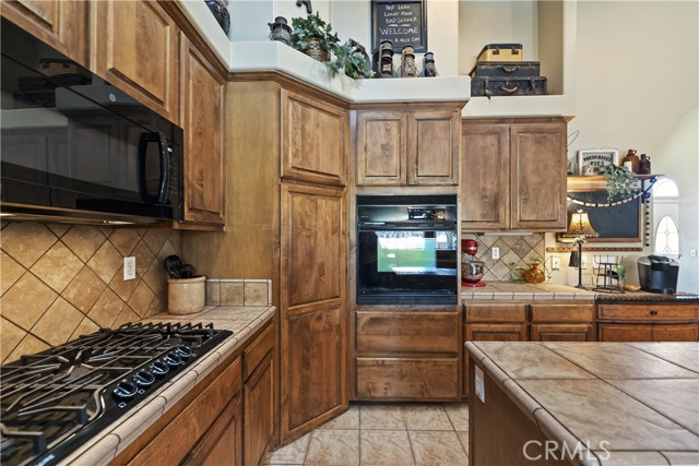 8328 Chateau Road, Phelan CA: https://media.crmls.org/medias/87e33c40-054c-4dd3-ba33-0ddb3aab1023.jpg