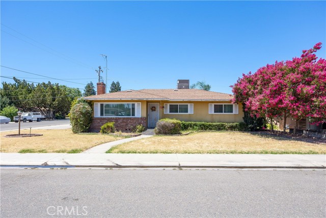 Detail Gallery Image 1 of 1 For 100 Deborah Way, Chowchilla,  CA 93610 - 3 Beds | 2 Baths