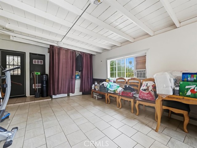 17962 Merrill Avenue, Fontana CA: https://media.crmls.org/medias/87e3c10c-7df5-4e66-b1b3-5feada052c56.jpg