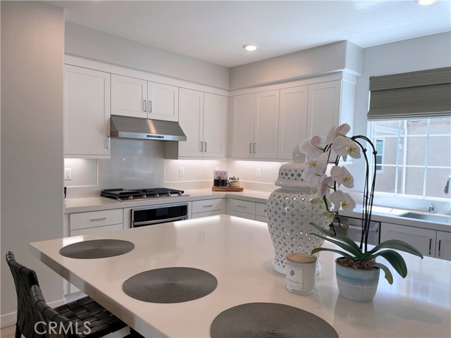 Detail Gallery Image 3 of 21 For 1060 N Anaheim Blvd #2, Anaheim,  CA 92801 - 4 Beds | 3/1 Baths