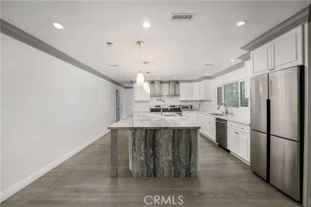 6059 Vantage Avenue, Valley Glen CA: https://media.crmls.org/medias/87e51564-9980-4550-8a8b-b9250b5c33a1.jpg
