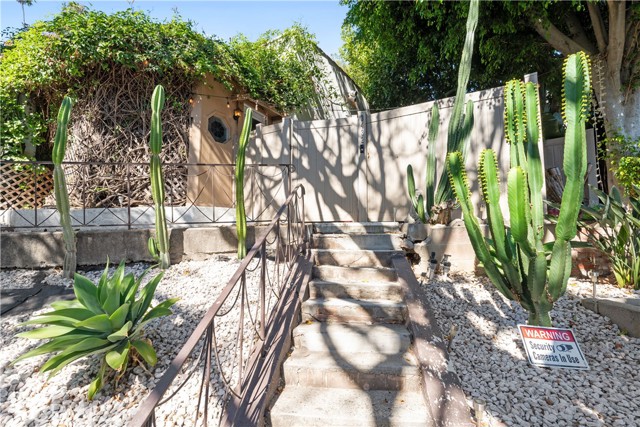 Detail Gallery Image 17 of 41 For 3432 Larissa Dr, Los Angeles,  CA 90026 - – Beds | – Baths