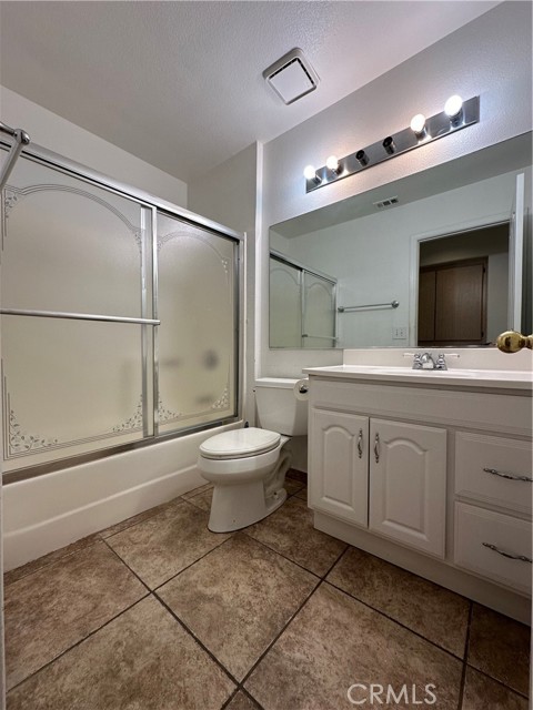 Detail Gallery Image 10 of 22 For 135 Village Dr, Blythe,  CA 92225 - 3 Beds | 2 Baths