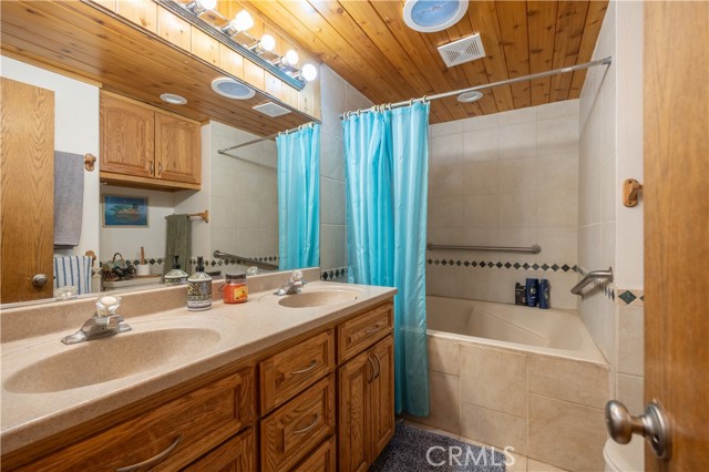 793 Knight Avenue, Big Bear Lake CA: https://media.crmls.org/medias/87e6c05f-3db7-40d0-9d46-8f65dc3e630d.jpg