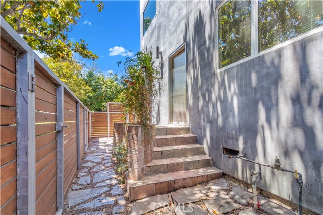 1419 Angelus Avenue, Los Angeles CA: https://media.crmls.org/medias/87e6deb5-3edd-4a27-aaed-c26f085fa098.jpg