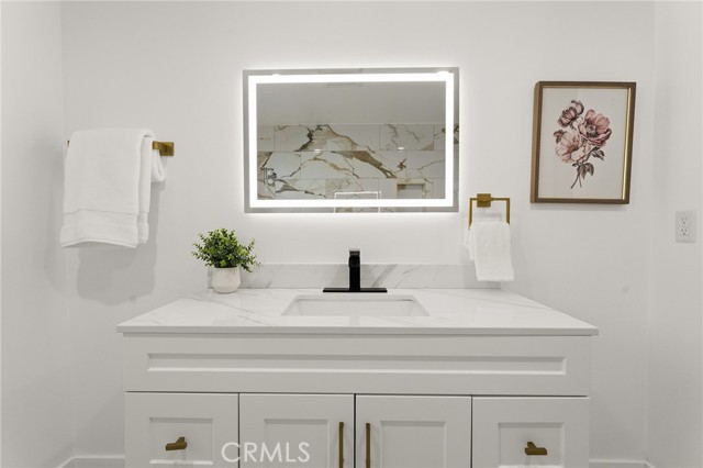 Detail Gallery Image 34 of 51 For 6539 Noble Avenue, Van Nuys,  CA 91411 - 4 Beds | 4 Baths