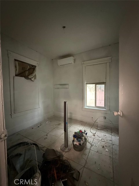 Detail Gallery Image 9 of 19 For 222 E St, Fresno,  CA 93706 - 3 Beds | 1 Baths