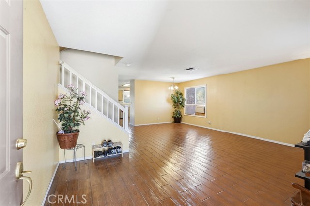 Detail Gallery Image 2 of 23 For 45409 Pickford Ave, Lancaster,  CA 93534 - 5 Beds | 2/1 Baths