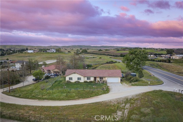 Detail Gallery Image 1 of 1 For 5785 Loma Real, Paso Robles,  CA 93446 - 4 Beds | 2/1 Baths