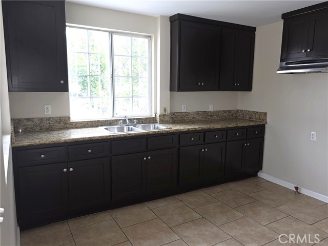123 E Gage Avenue, Los Angeles CA: https://media.crmls.org/medias/87e9f8a0-d931-471b-b143-c96156d85638.jpg