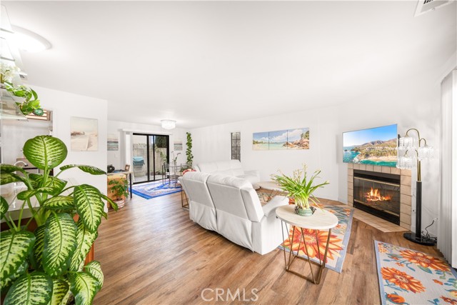 Detail Gallery Image 12 of 40 For 4021 182nd #H, Torrance,  CA 90504 - 3 Beds | 2/1 Baths