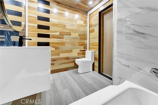 Detail Gallery Image 15 of 28 For 300 Holmwood Dr, Newport Beach,  CA 92663 - 3 Beds | 2 Baths