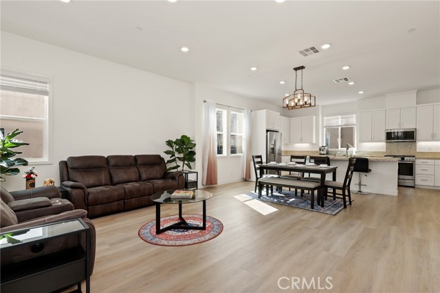 257 Sash, Irvine CA: https://media.crmls.org/medias/87eabd67-1542-42a5-9135-8f340727f17b.jpg