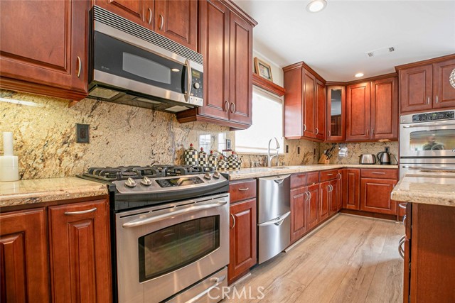 13353 Sylvan Street, Van Nuys CA: https://media.crmls.org/medias/87eb3bbf-760a-438f-a0f2-059eef282219.jpg