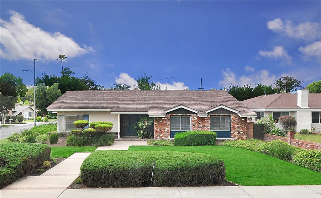 1511 S Santa Anita