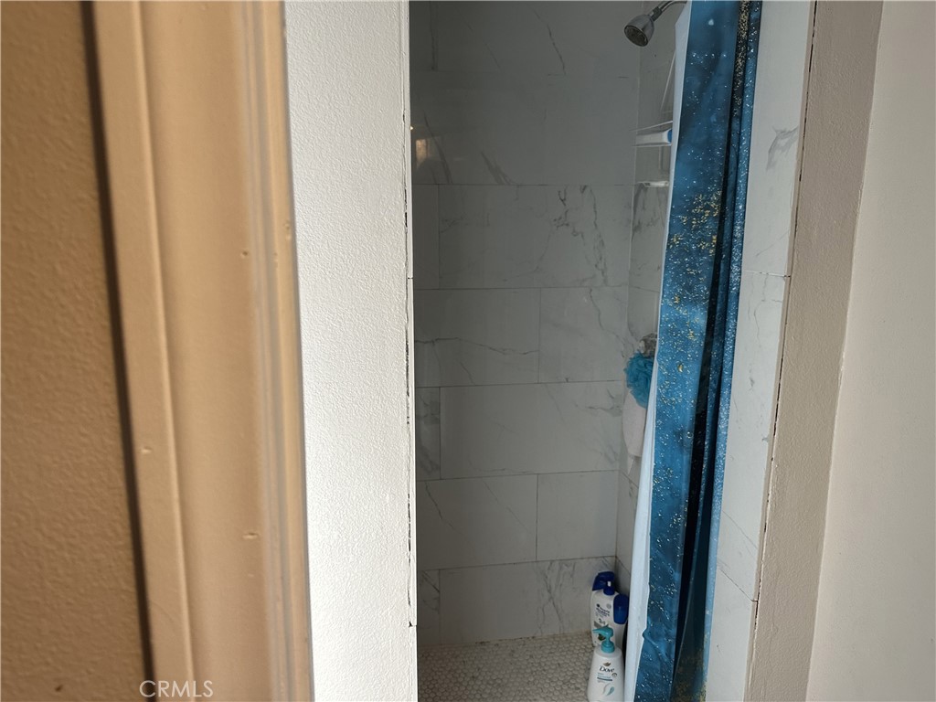 https://media.crmls.org/medias/87eb6685-e1c1-44fa-a2c8-8130db00a5a2.jpg?preset=X-Large