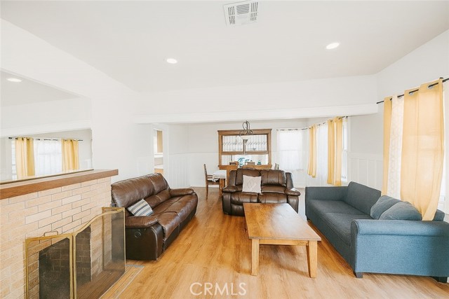 Detail Gallery Image 12 of 26 For 117 E Sycamore St, Anaheim,  CA 92805 - 6 Beds | 2 Baths