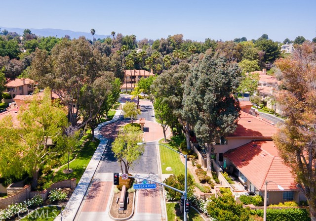 Detail Gallery Image 23 of 25 For 23930 Arroyo Park Dr #111,  Valencia,  CA 91355 - 2 Beds | 2 Baths