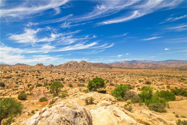 Detail Gallery Image 25 of 75 For 55290 Flying Tigers Rd, Pioneertown,  CA 92268 - 4 Beds | 3 Baths