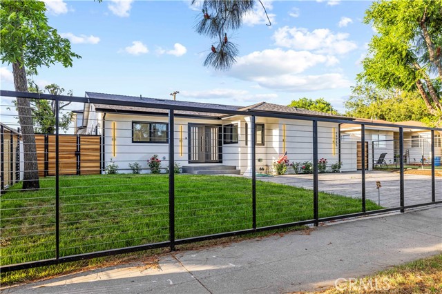 Detail Gallery Image 4 of 33 For 16245 Chatsworth St, Granada Hills,  CA 91344 - 3 Beds | 2/1 Baths