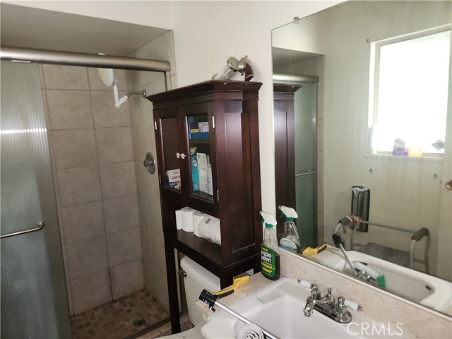 Detail Gallery Image 7 of 10 For 1100 Bermuda St, Bakersfield,  CA 93309 - 2 Beds | 2 Baths