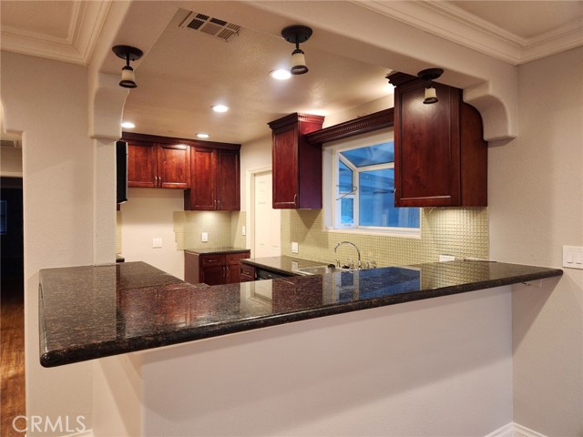 Detail Gallery Image 3 of 41 For 21057 Runnymede St, Canoga Park,  CA 91303 - 3 Beds | 2 Baths