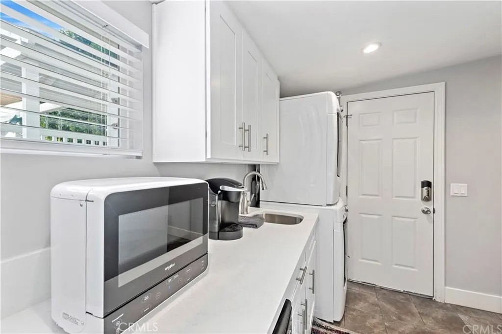 87f0a721 F258 4ed7 B556 3a7f22b5a1cd