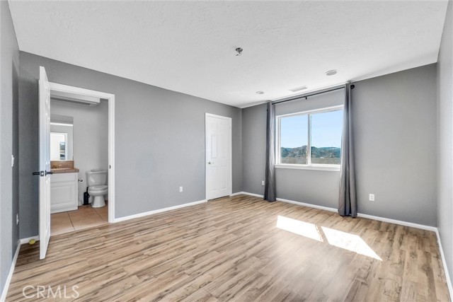 Detail Gallery Image 23 of 34 For 10180 Buffalo Rd, Oak Hills,  CA 92344 - 5 Beds | 4 Baths