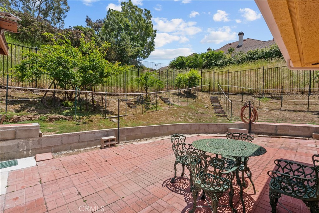 https://media.crmls.org/medias/87f17264-4084-4f0d-80d0-7d9147e809d5.jpg?preset=X-Large