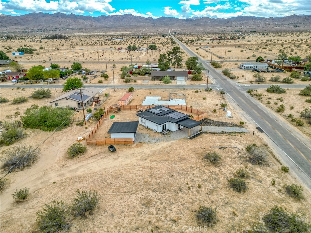 https://media.crmls.org/medias/87f2f94c-5433-41e8-9773-f7a38f04b257.jpg?preset=X-Large