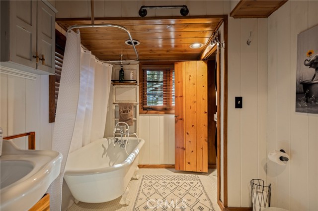 28772 Cedar, Lake Arrowhead, CA 92352