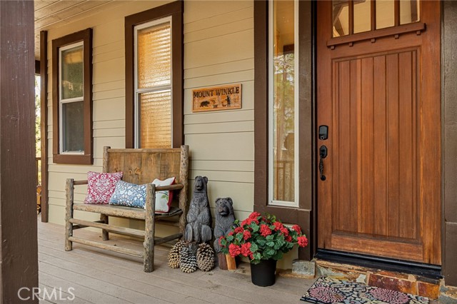 Detail Gallery Image 2 of 44 For 27920 Matterhorn, Lake Arrowhead,  CA 92352 - 5 Beds | 3/1 Baths