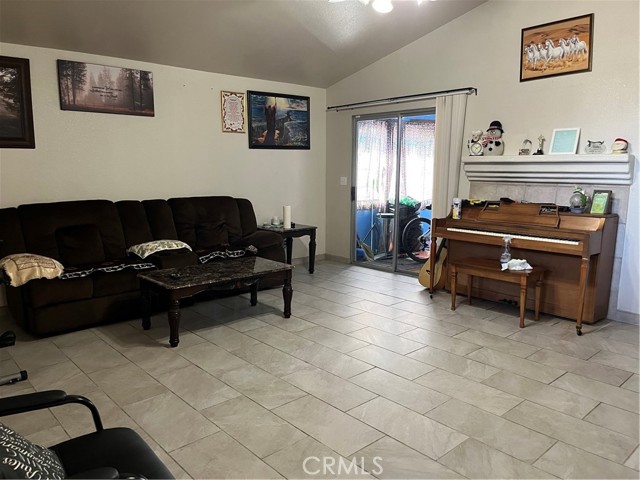 Detail Gallery Image 10 of 19 For 740 Hazelhurst Way, Coalinga,  CA 93210 - 4 Beds | 2/1 Baths