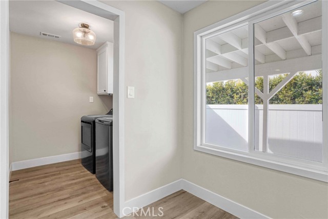 Detail Gallery Image 9 of 43 For 7909 Aldea Ave, Lake Balboa,  CA 91406 - 6 Beds | 5/2 Baths