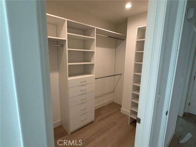 Detail Gallery Image 11 of 22 For 5972 Jamieson Ave, Encino,  CA 91316 - 3 Beds | 3 Baths