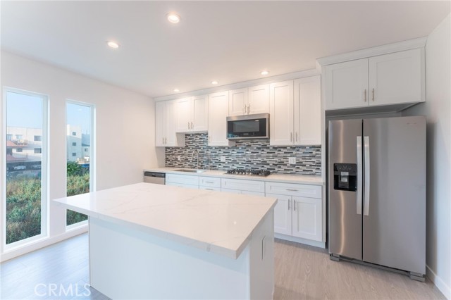 6845 N Haskell Avenue, Lake Balboa CA: https://media.crmls.org/medias/87f4b45f-c451-416c-8ee9-34cab9245eb5.jpg