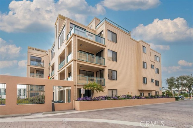 110 The VLG, Redondo Beach, California 90277, 2 Bedrooms Bedrooms, ,2 BathroomsBathrooms,Residential,Sold,The VLG,WS23156290