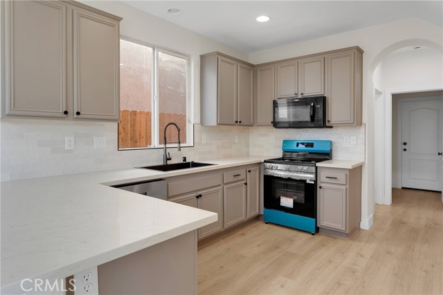 Detail Gallery Image 12 of 42 For 14499 Honeyhill St, Victorville,  CA 92394 - 4 Beds | 3 Baths