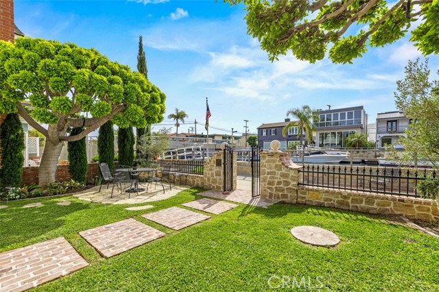 Detail Gallery Image 7 of 59 For 89 Rivo Alto Canal, Long Beach,  CA 90803 - 5 Beds | 3/1 Baths