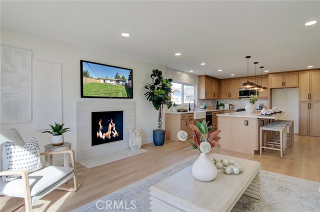 Detail Gallery Image 7 of 29 For 8652 Royer, Huntington Beach,  CA 92647 - 4 Beds | 2 Baths